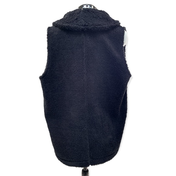 ⭐️Loft soft fuzzy open black vest - Picture 6 of 8